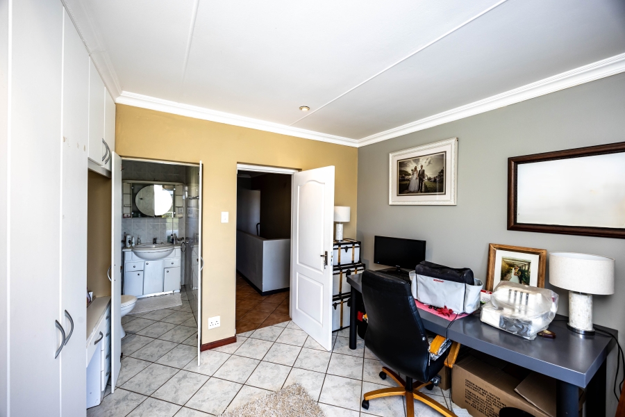 5 Bedroom Property for Sale in Gonubie North Eastern Cape